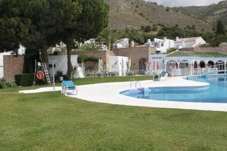 Hermosa Casa Con Terraza E Increibles Vistas Al Mar Y La Montana Нерха Экстерьер фото