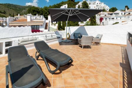 Hermosa Casa Con Terraza E Increibles Vistas Al Mar Y La Montana Нерха Экстерьер фото