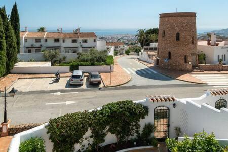Hermosa Casa Con Terraza E Increibles Vistas Al Mar Y La Montana Нерха Экстерьер фото