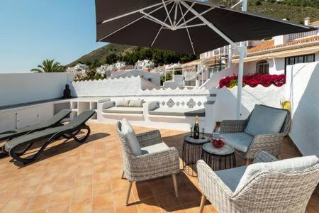 Hermosa Casa Con Terraza E Increibles Vistas Al Mar Y La Montana Нерха Экстерьер фото