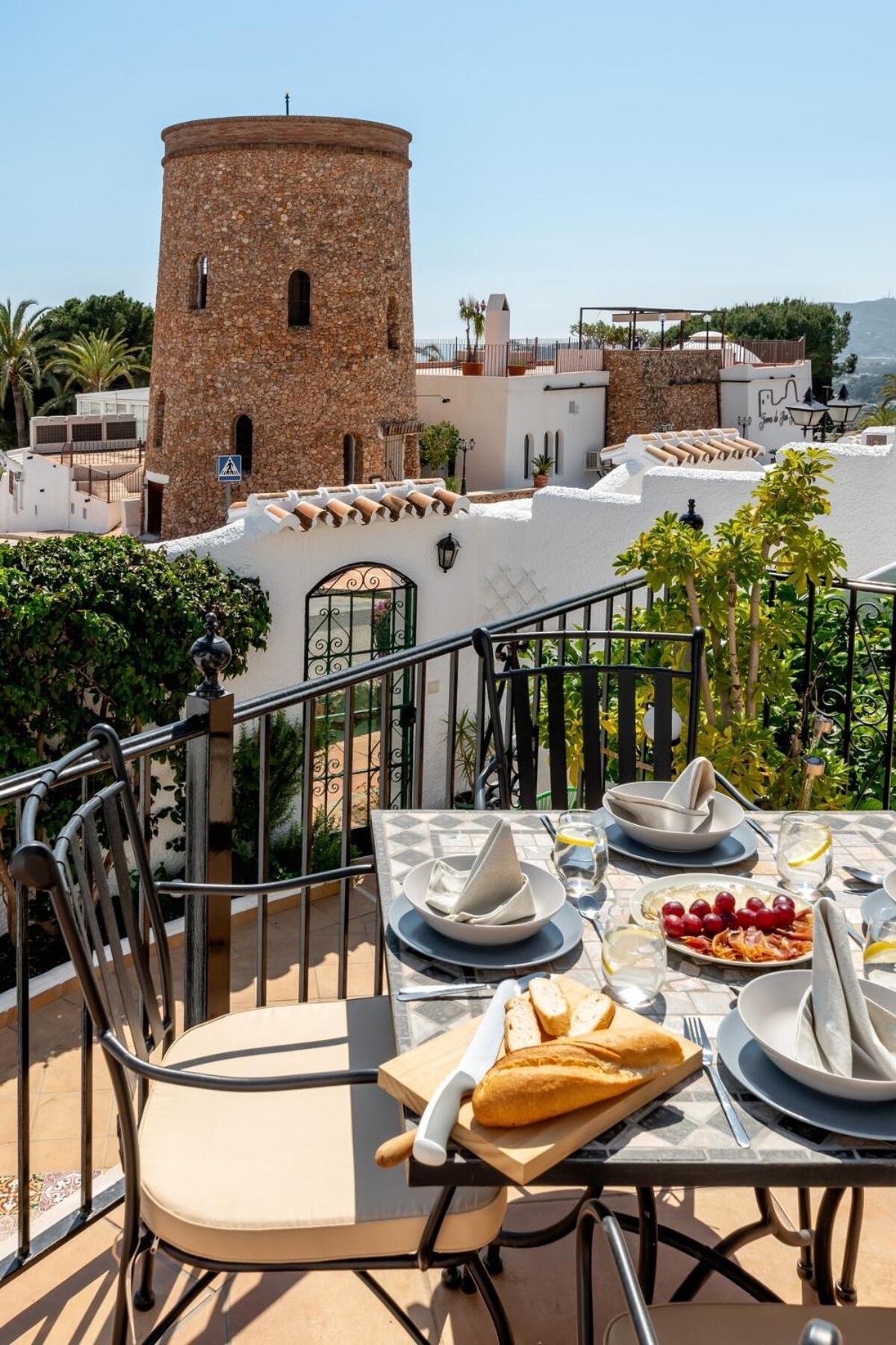 Hermosa Casa Con Terraza E Increibles Vistas Al Mar Y La Montana Нерха Экстерьер фото